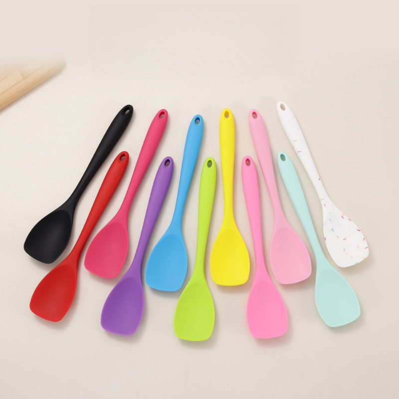 ملعقة سيليكون آمنة للطعام مقاو - مراجعة Baby Food Utensils Set وسعره