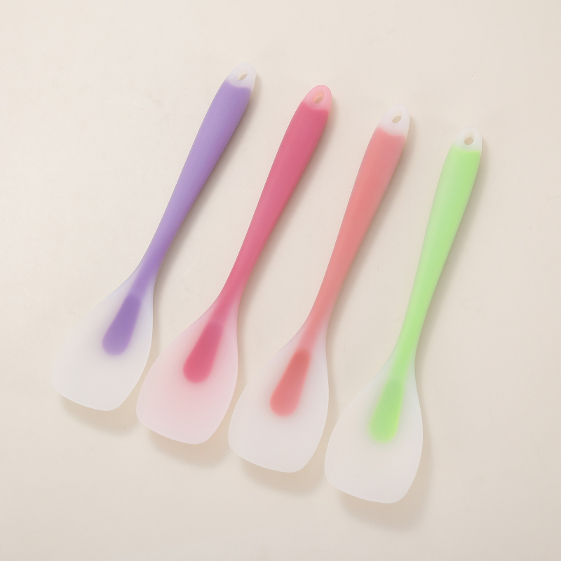 ملعقة سيليكون آمنة للطعام مقاو - مراجعة Baby Food Utensils Set وسعره