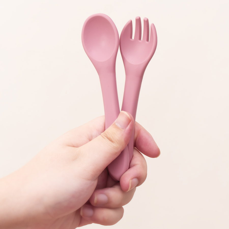 مجموعة من 2 اواني سيليكون للطف - مراجعة Baby Food Utensils Set وسعره