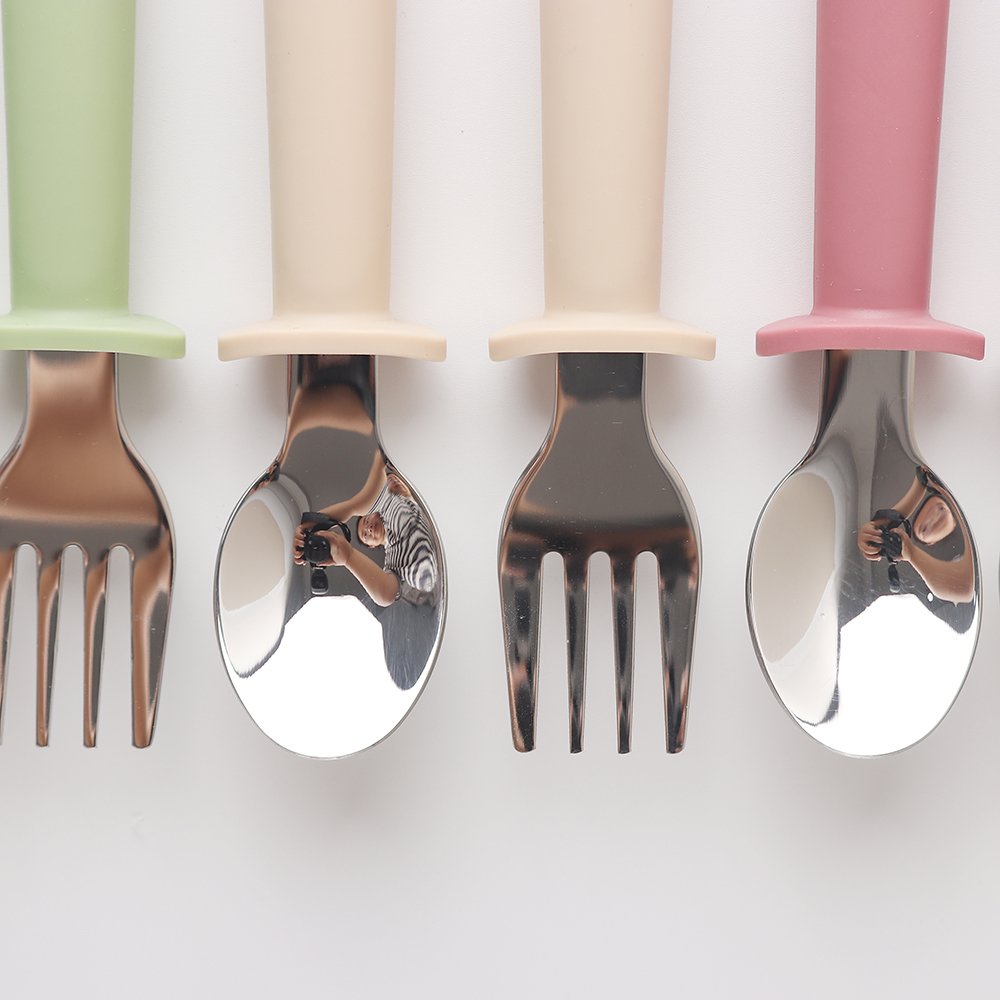 مجموعة ملعقة وشوكة من السيليكو - مراجعة Baby Food Utensils Set وسعره